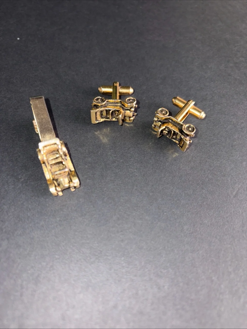 Gold-Tone Novelty Carriage Cufflinks and Tie Clip Set